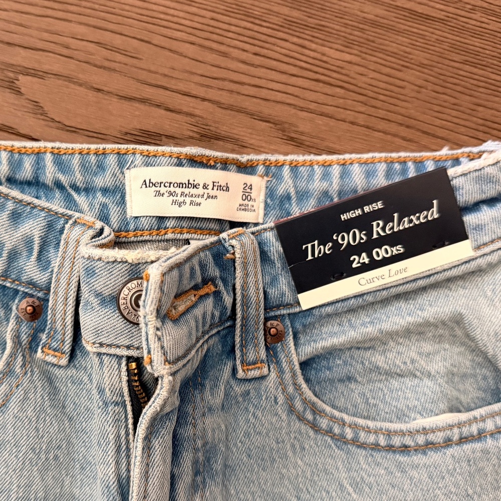 Abercrombie- 90s Relaxed High Rise Jean Curve Love Jean